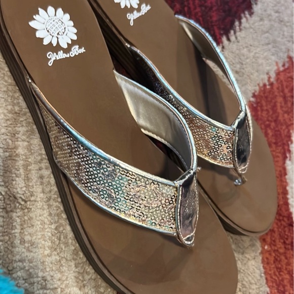 yellow box flip flops - Picture 4 of 5